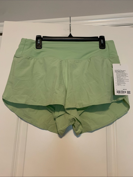 lululemon athletica Pants - Lululemon New Style Speed Up Shorts w/ mesh vent in Lemongrass, 2.5in Sz L, NWT